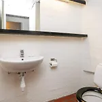 아파트 6 Person In *