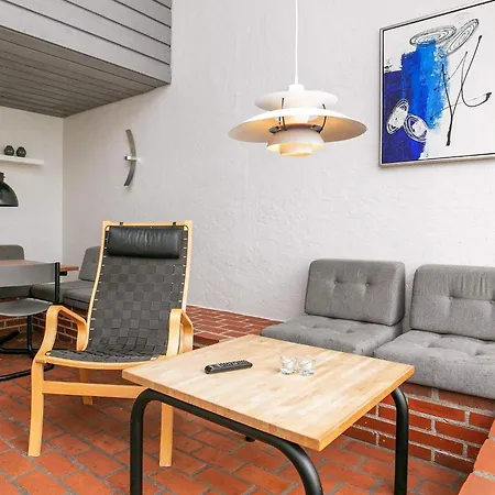 Apartment 6 Person In