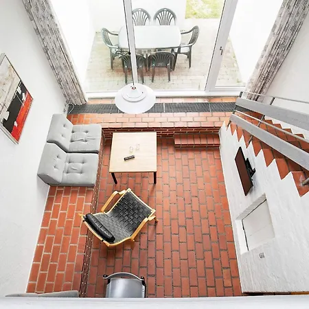 Apartment 6 Person In