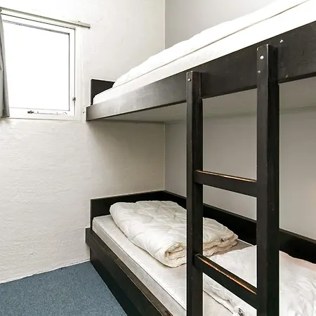 6 Person In Apartment *