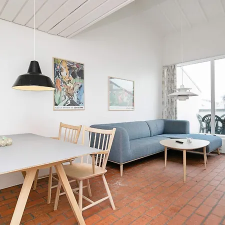 Apartment 6 Person In