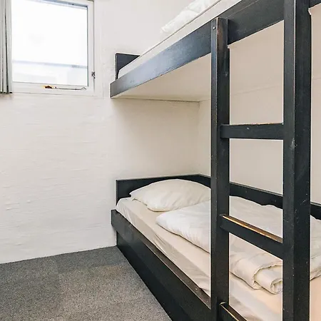 6 Person In Apartment