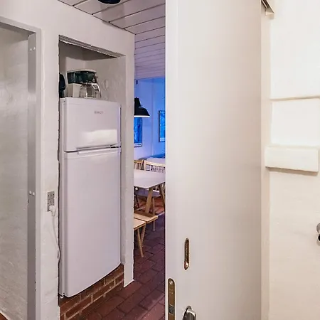Apartment 6 Person In