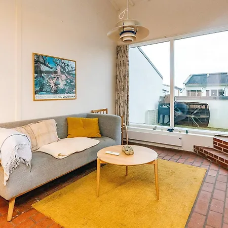 Apartment 6 Person In