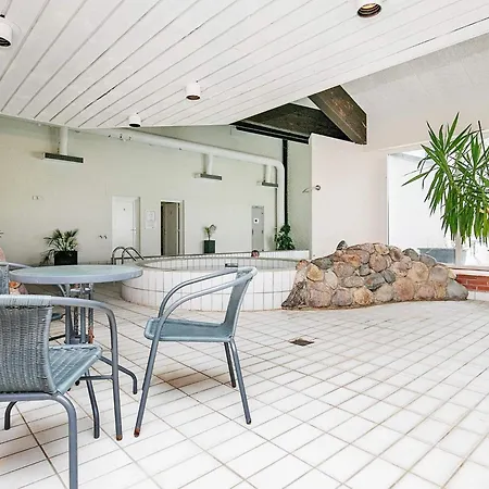 6 Person In Appartement *