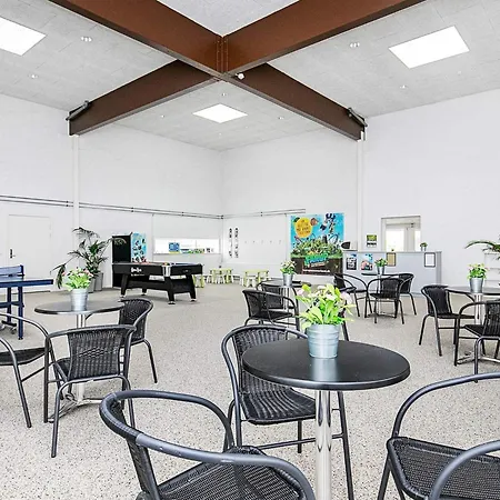 6 Person In Appartement